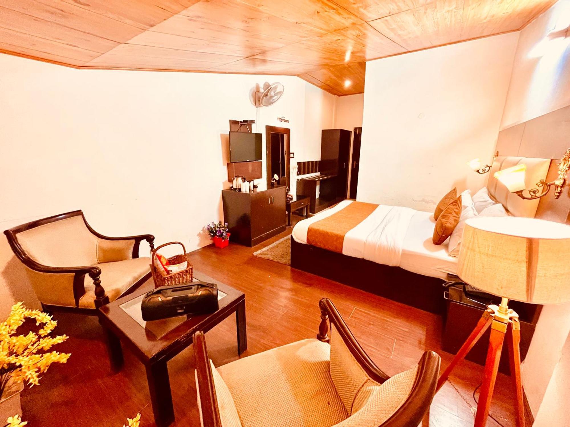 Hotel Midtown Manali Zewnętrze zdjęcie