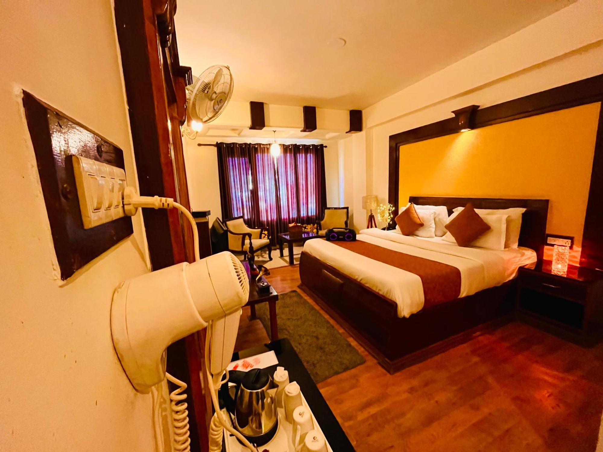 Hotel Midtown Manali Zewnętrze zdjęcie