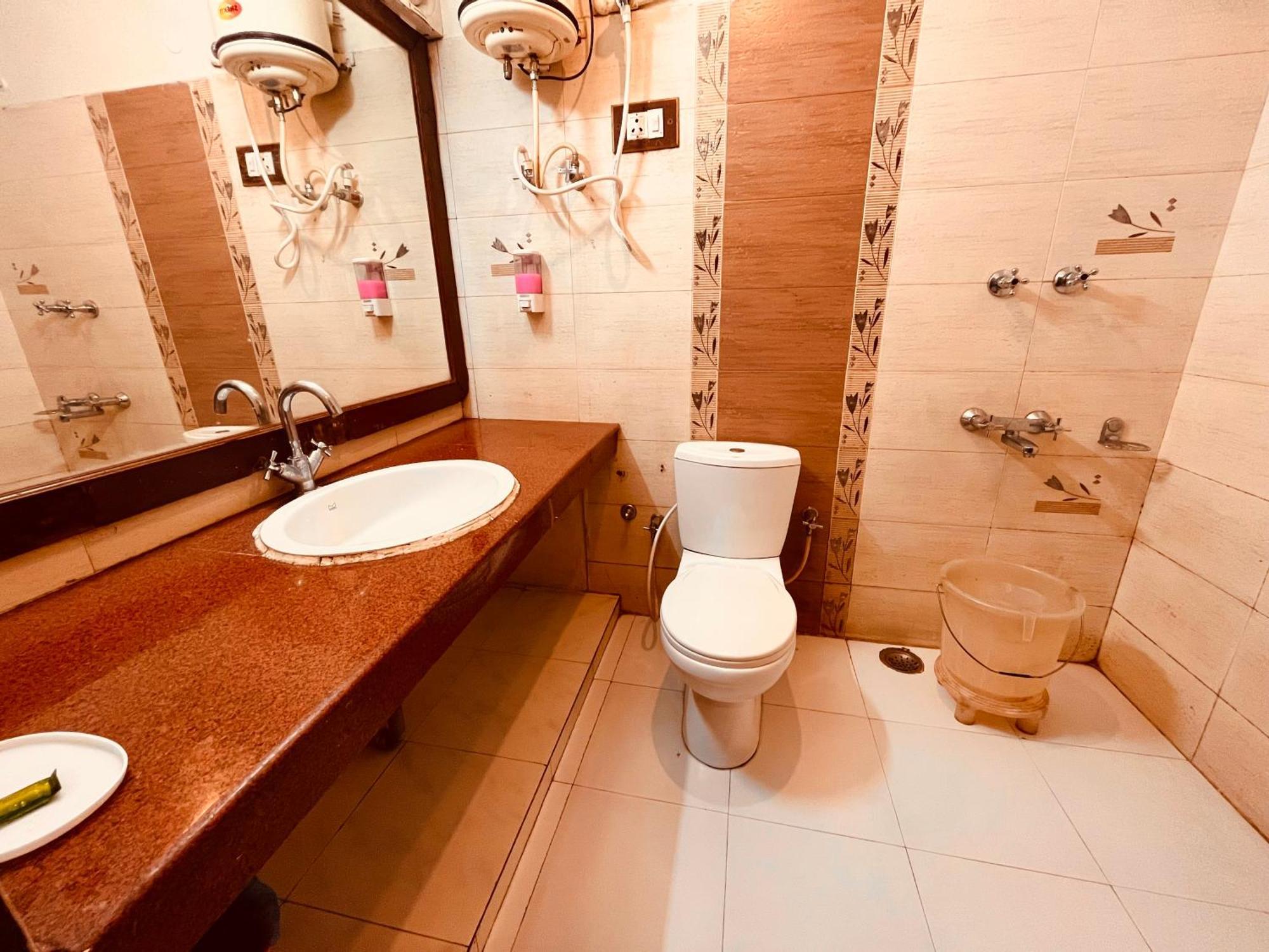 Hotel Midtown Manali Zewnętrze zdjęcie