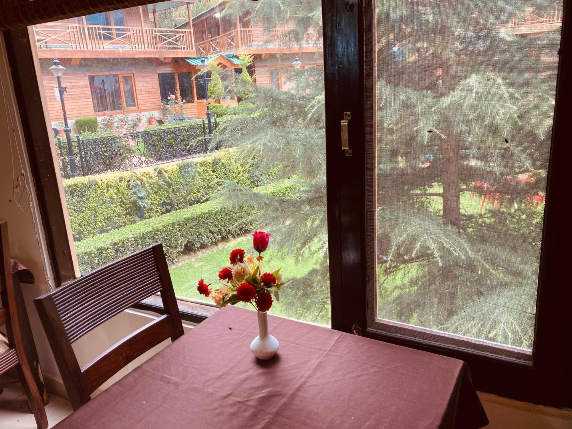 Hotel Midtown Manali Zewnętrze zdjęcie